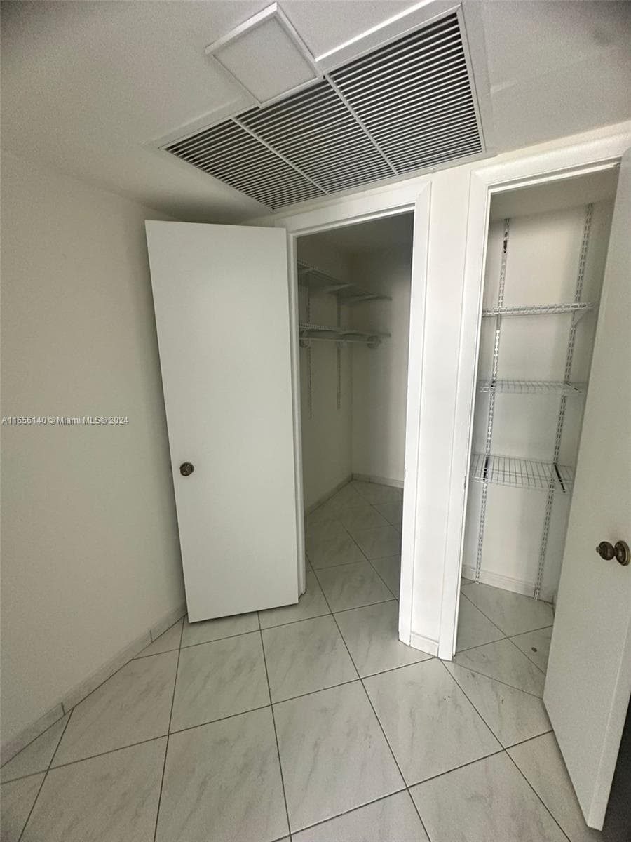 A11656140 — Miami Beach — 25