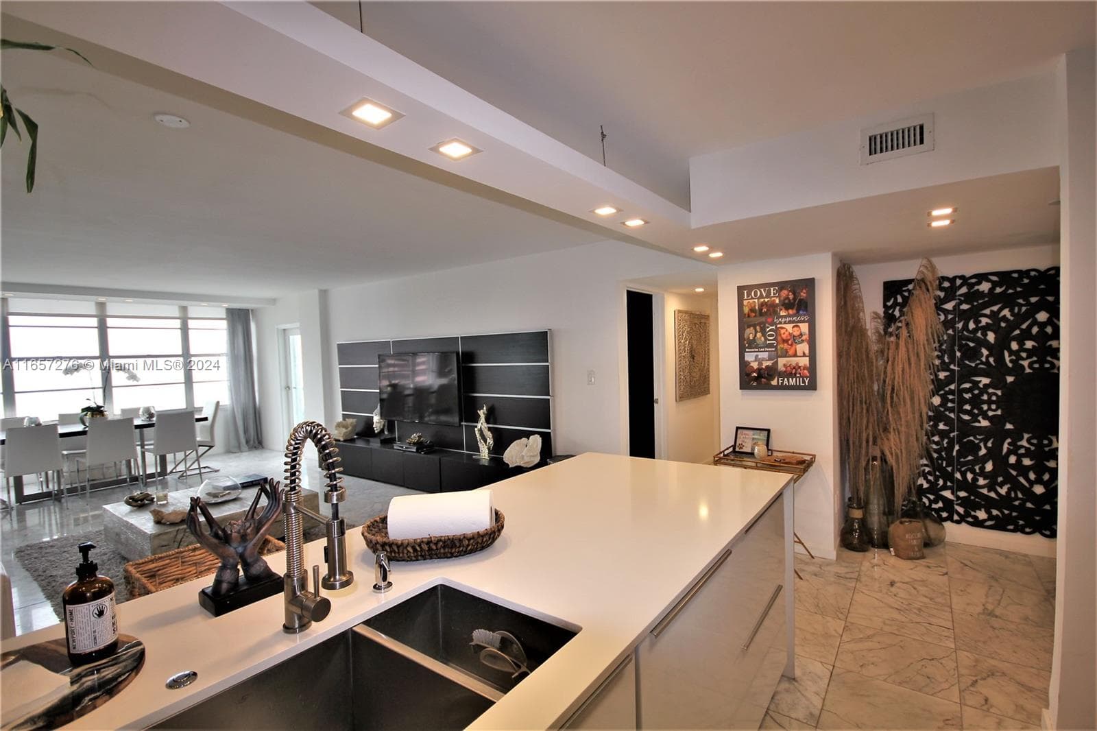 A11657276 — Miami Beach — 2