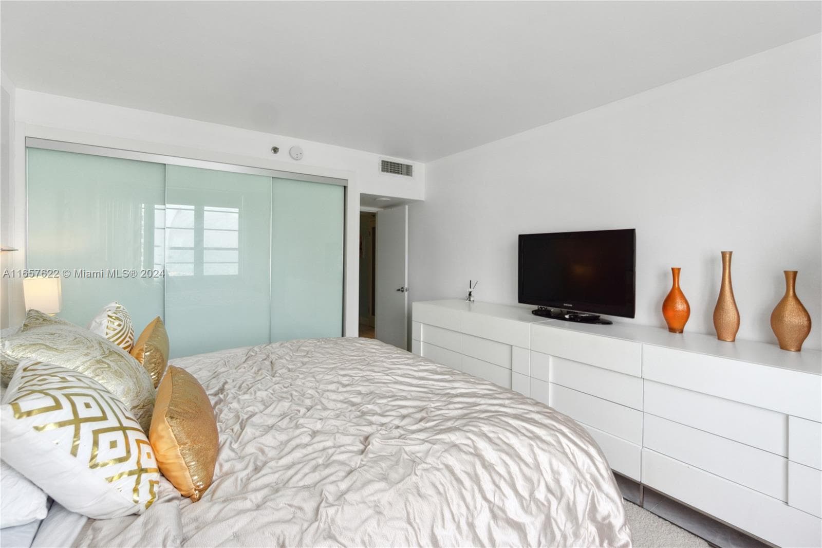 A11657622 — Miami Beach — 12