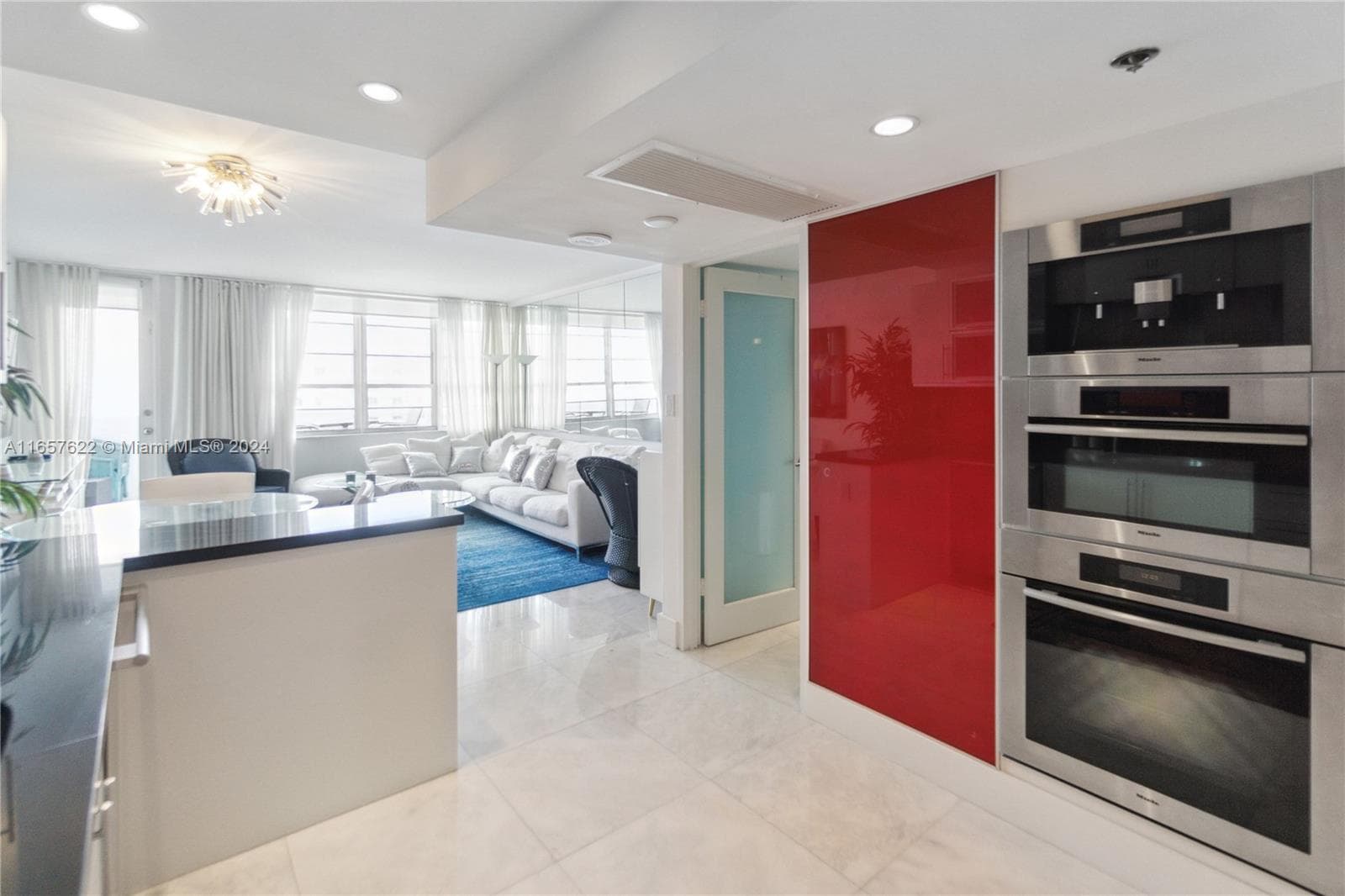 A11657622 — Miami Beach — 9
