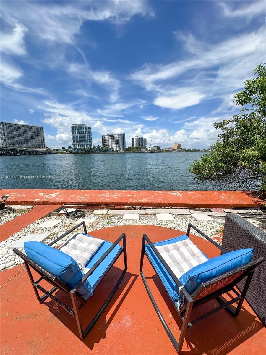 A11657763 — Miami Beach — 9
