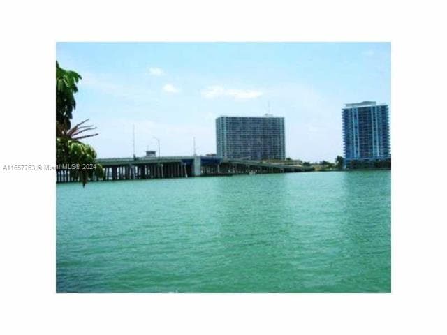 A11657763 — Miami Beach — 19