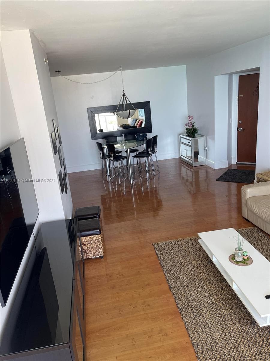 A11658434 — Miami Beach — 10