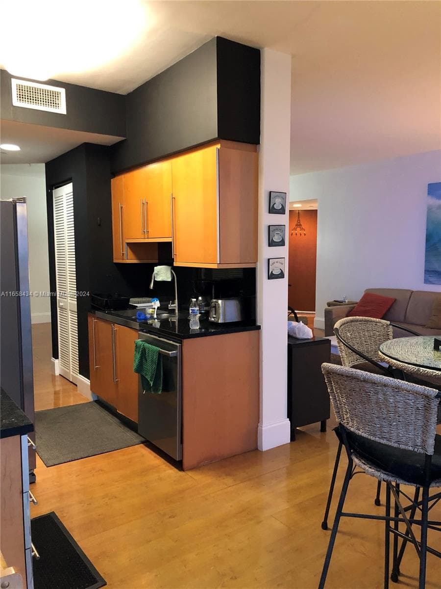 A11658434 — Miami Beach — 21