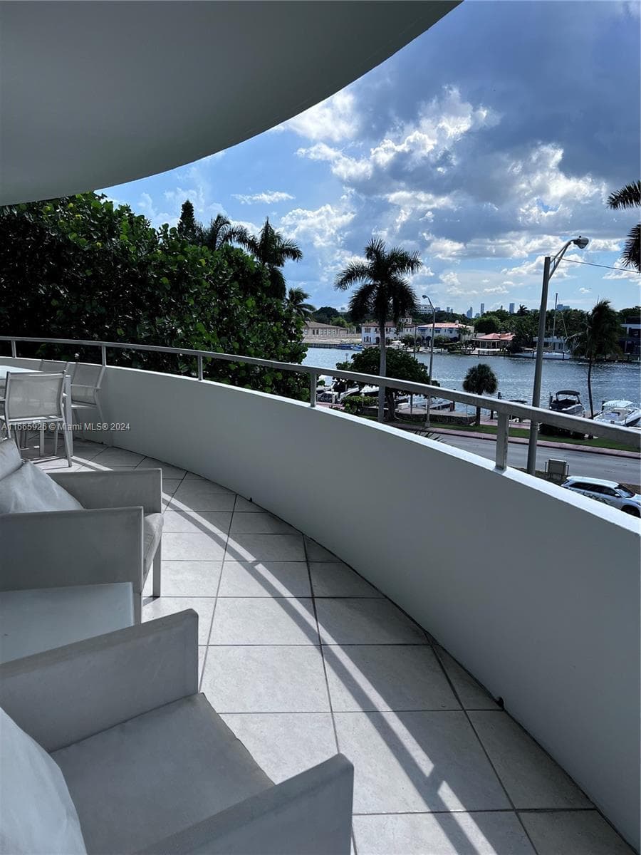 A11665926 — Miami Beach — 16