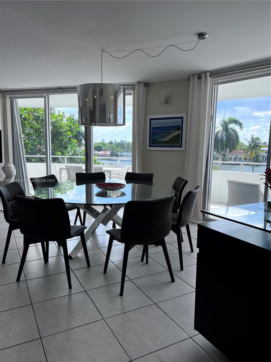 A11665926 — Miami Beach — 10