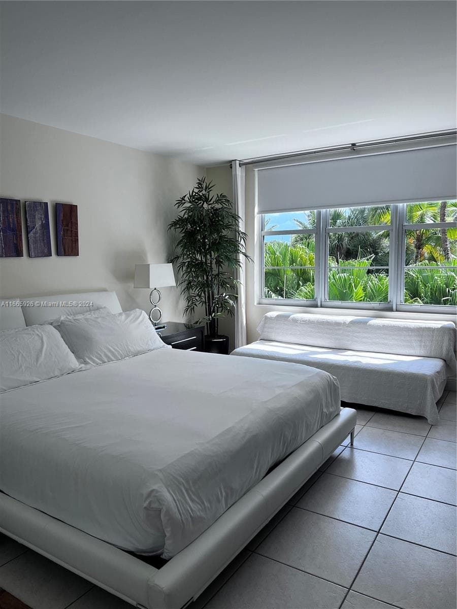 A11665926 — Miami Beach — 21