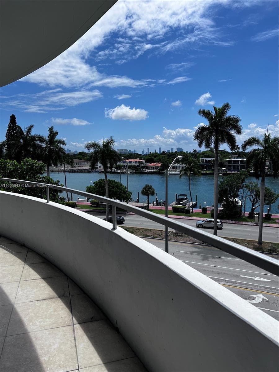 A11665943 — Miami Beach — 12
