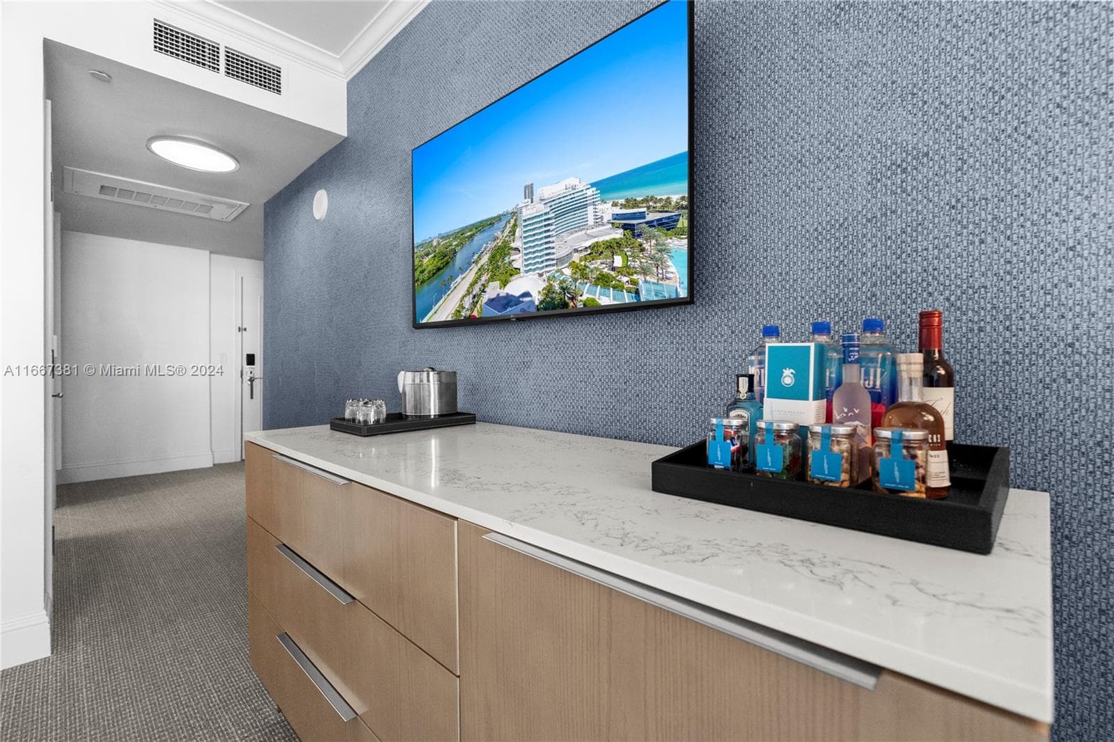 A11667381 — Miami Beach — 16