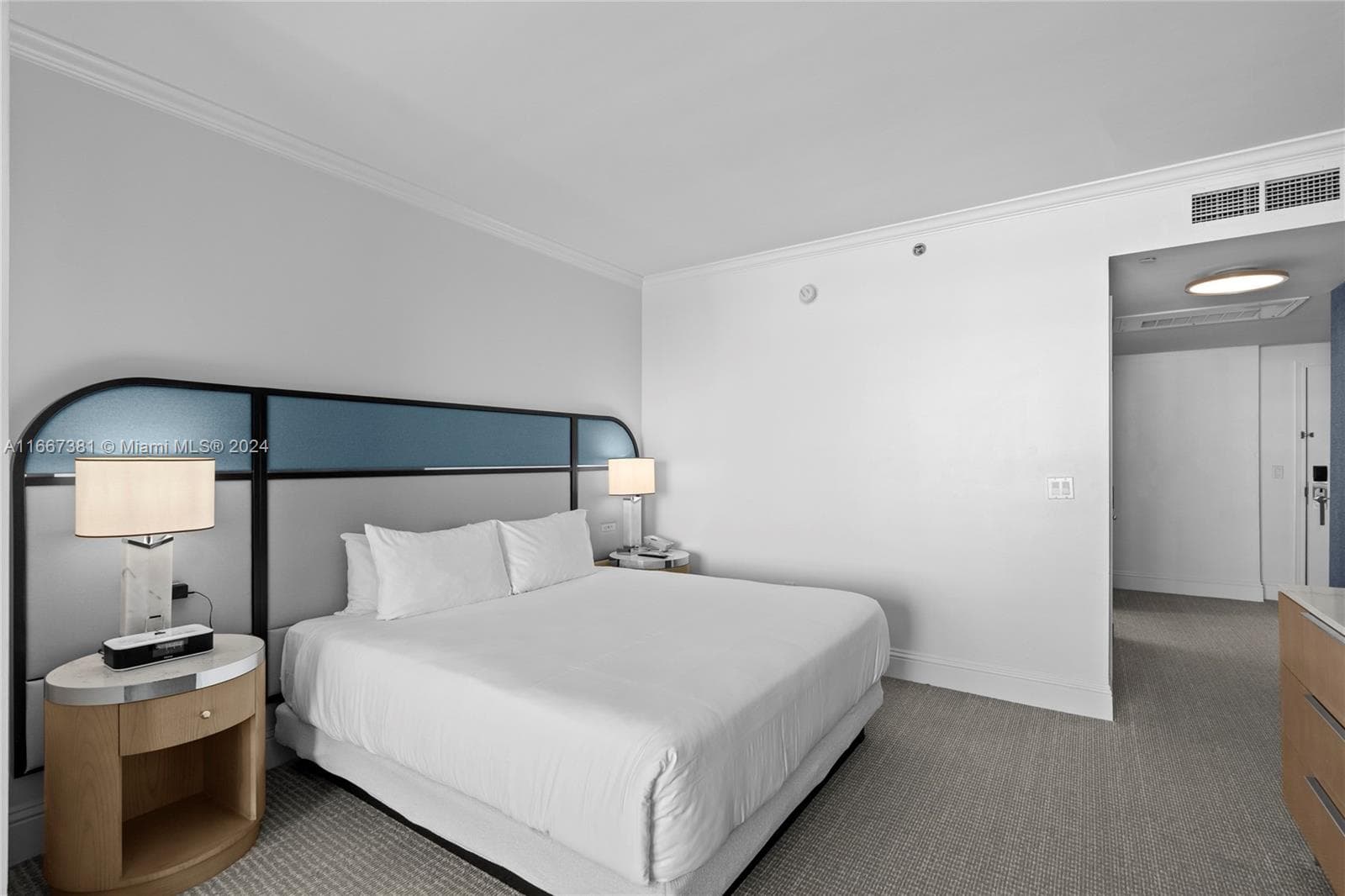 A11667381 — Miami Beach — 20