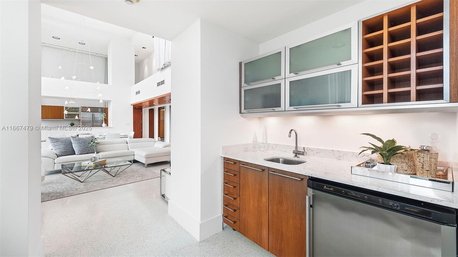 A11667479 — Miami Beach — 23