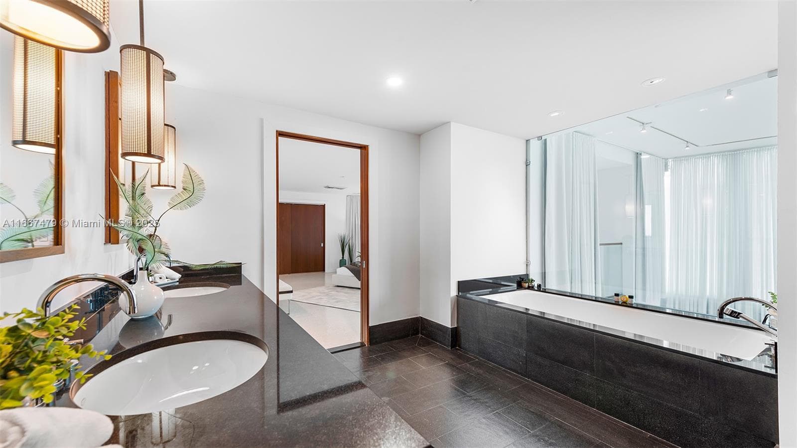 A11667479 — Miami Beach — 46