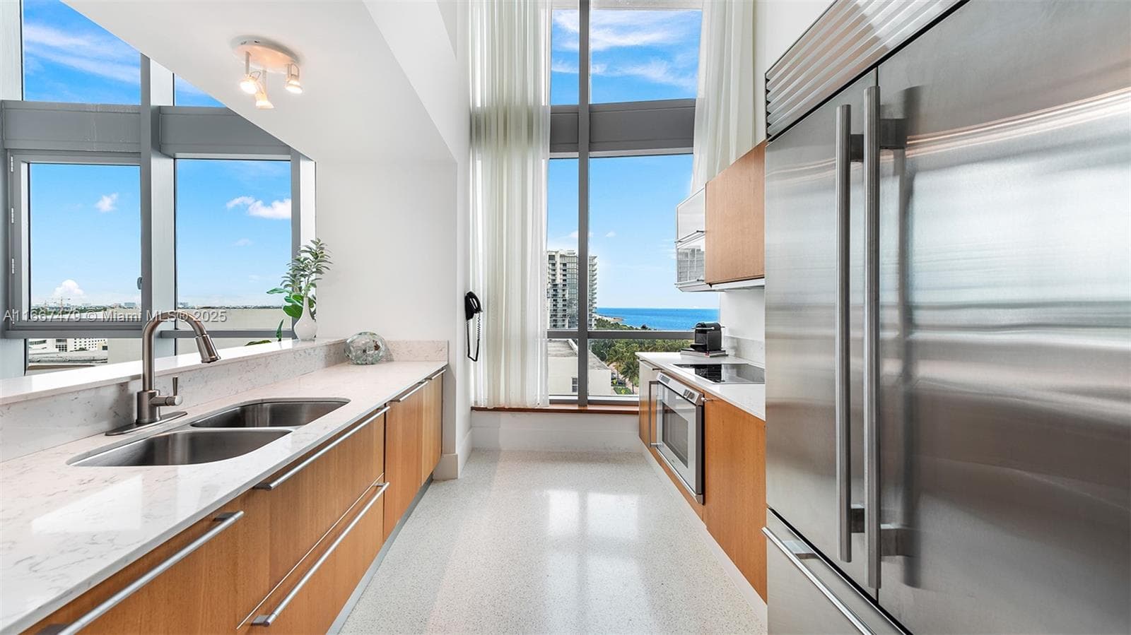 A11667479 — Miami Beach — 16