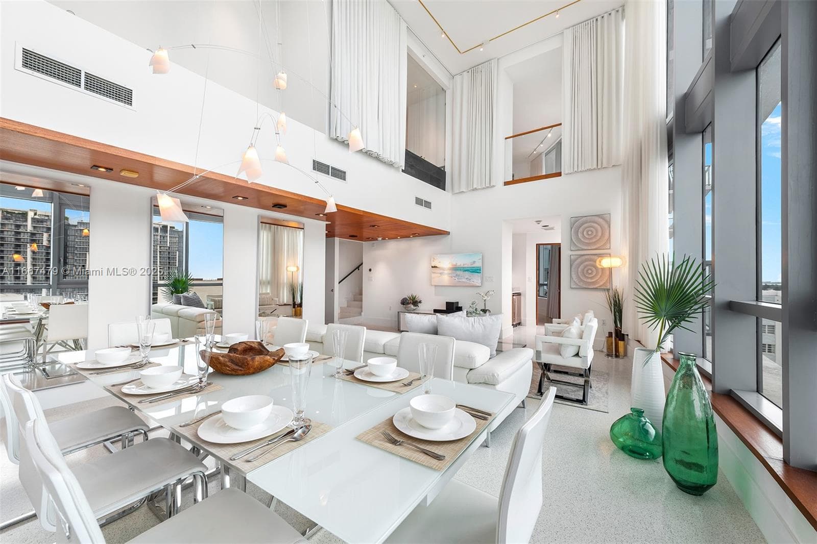 A11667479 — Miami Beach — 12