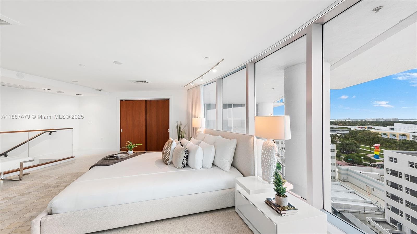 A11667479 — Miami Beach — 36