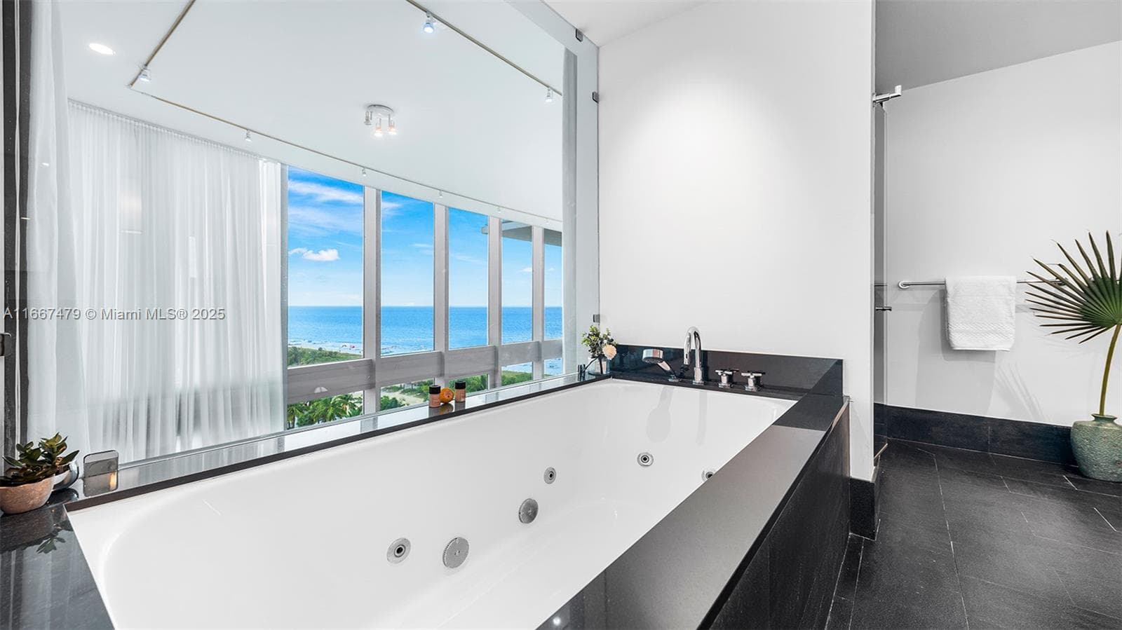 A11667479 — Miami Beach — 5