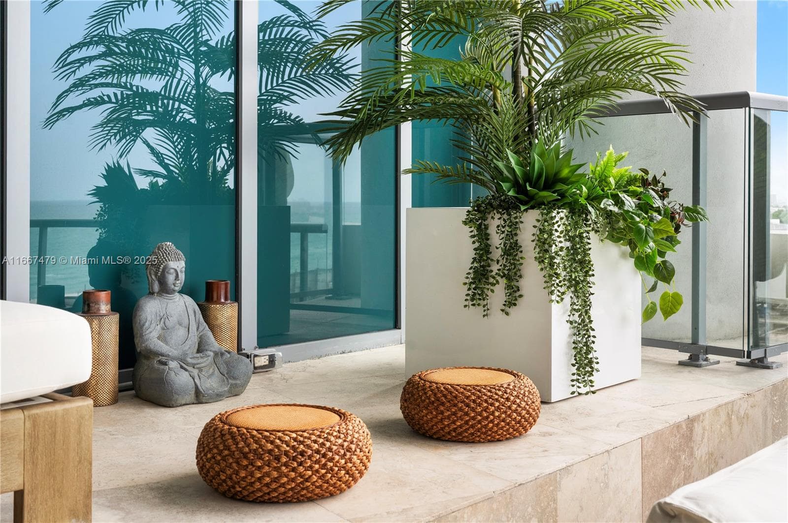A11667479 — Miami Beach — 30