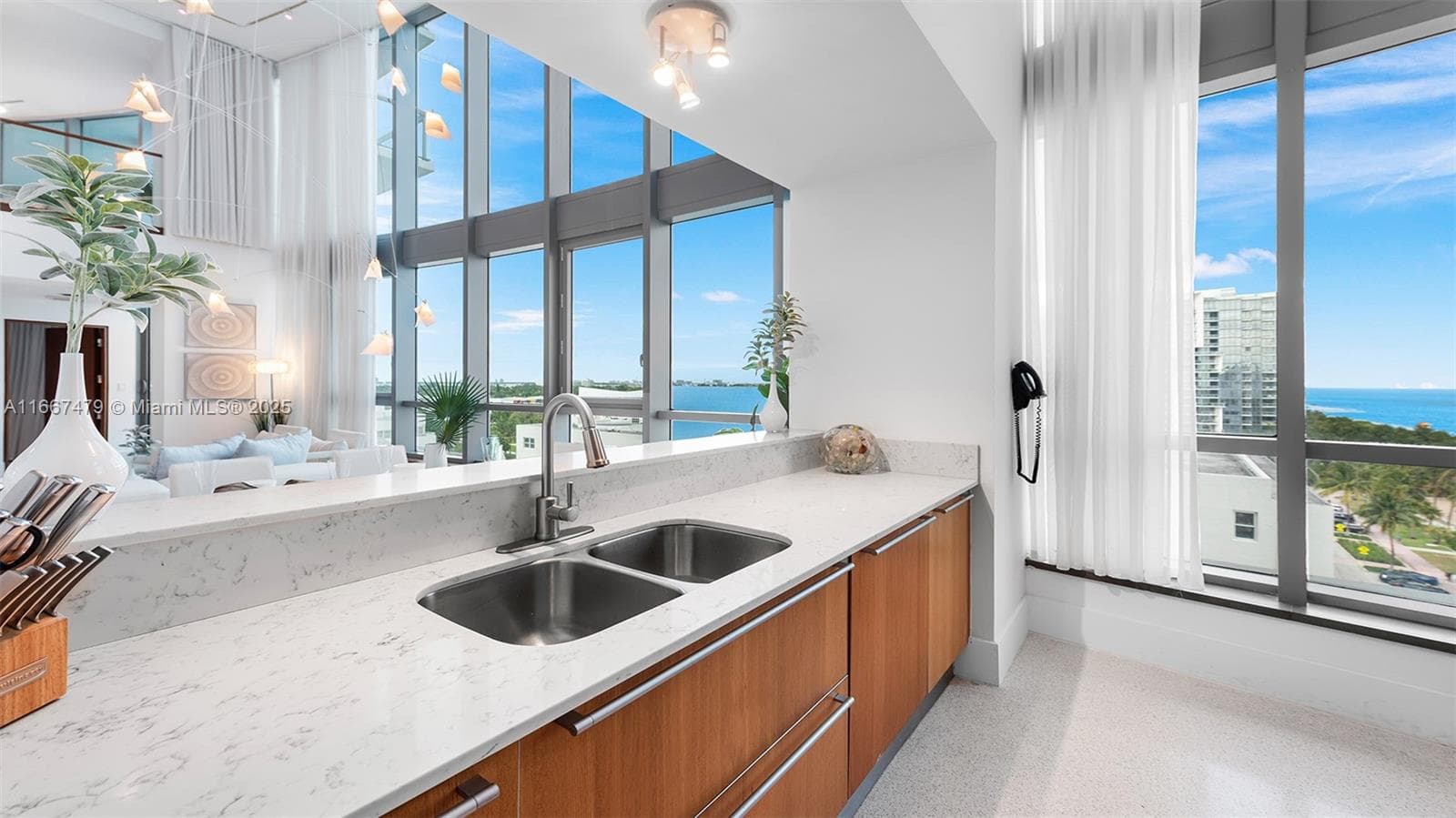 A11667479 — Miami Beach — 18