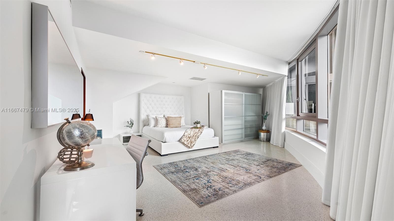 A11667479 — Miami Beach — 31