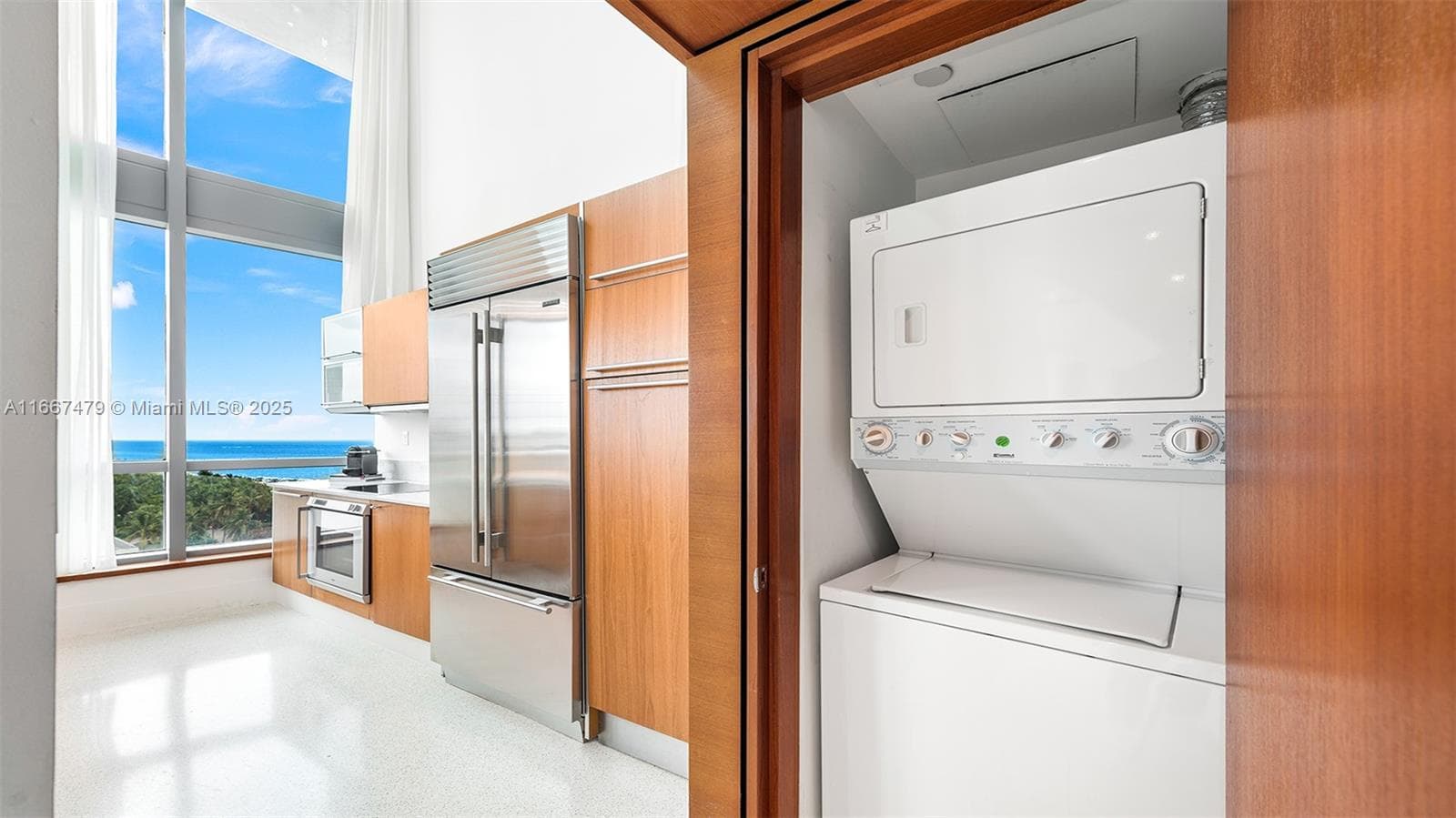 A11667479 — Miami Beach — 21