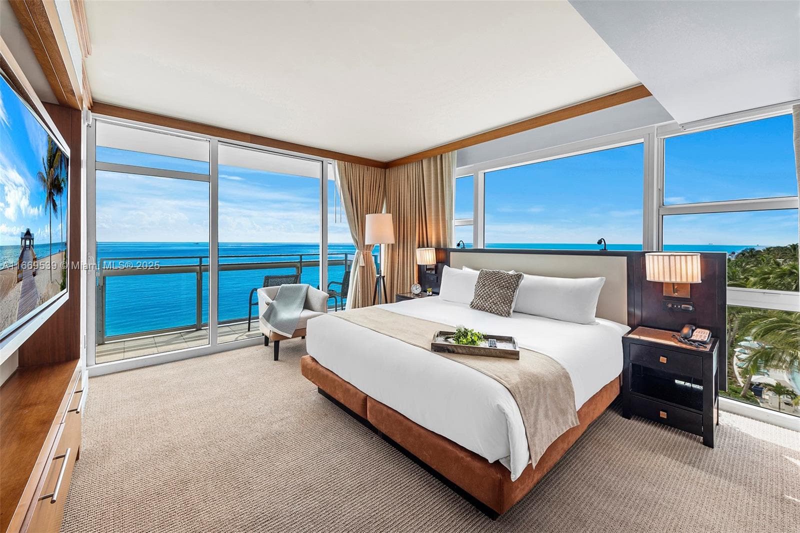 A11669539 — Miami Beach