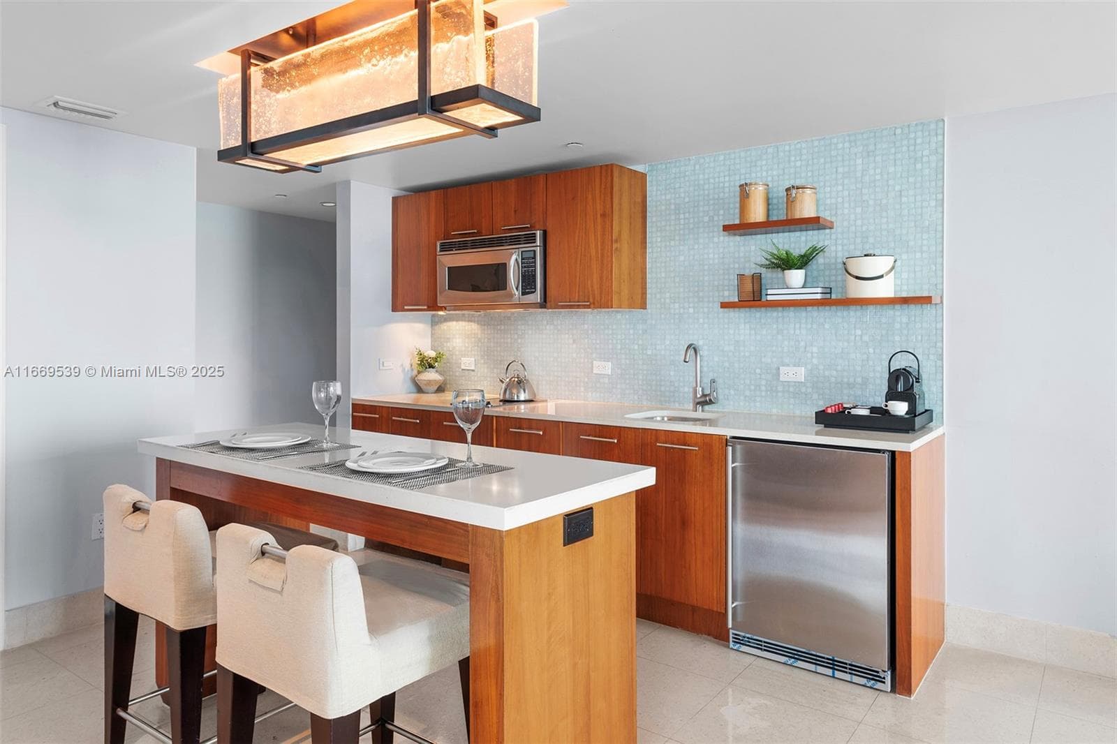 A11669539 — Miami Beach — 10