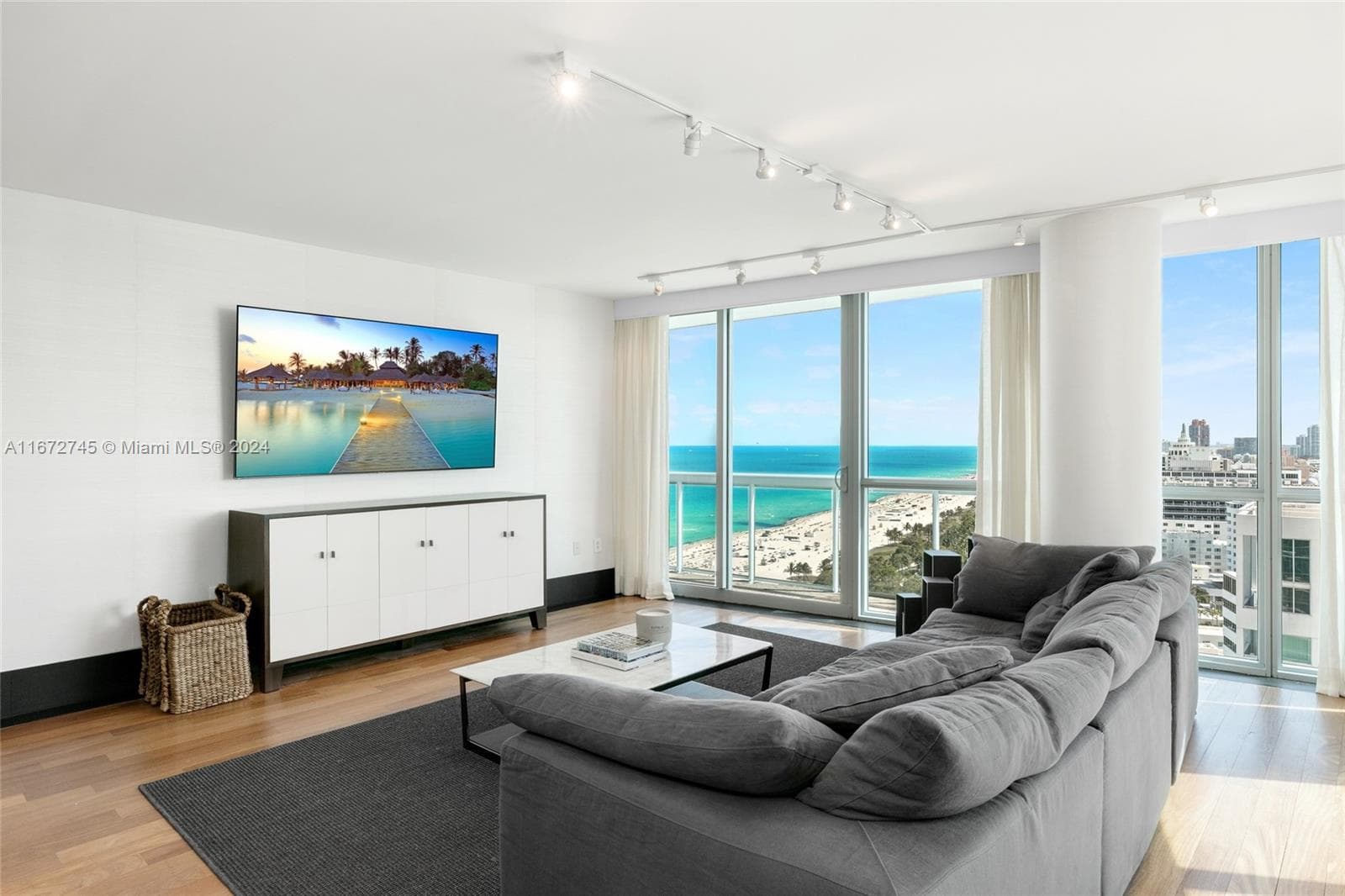 A11672745 — Miami Beach — 2