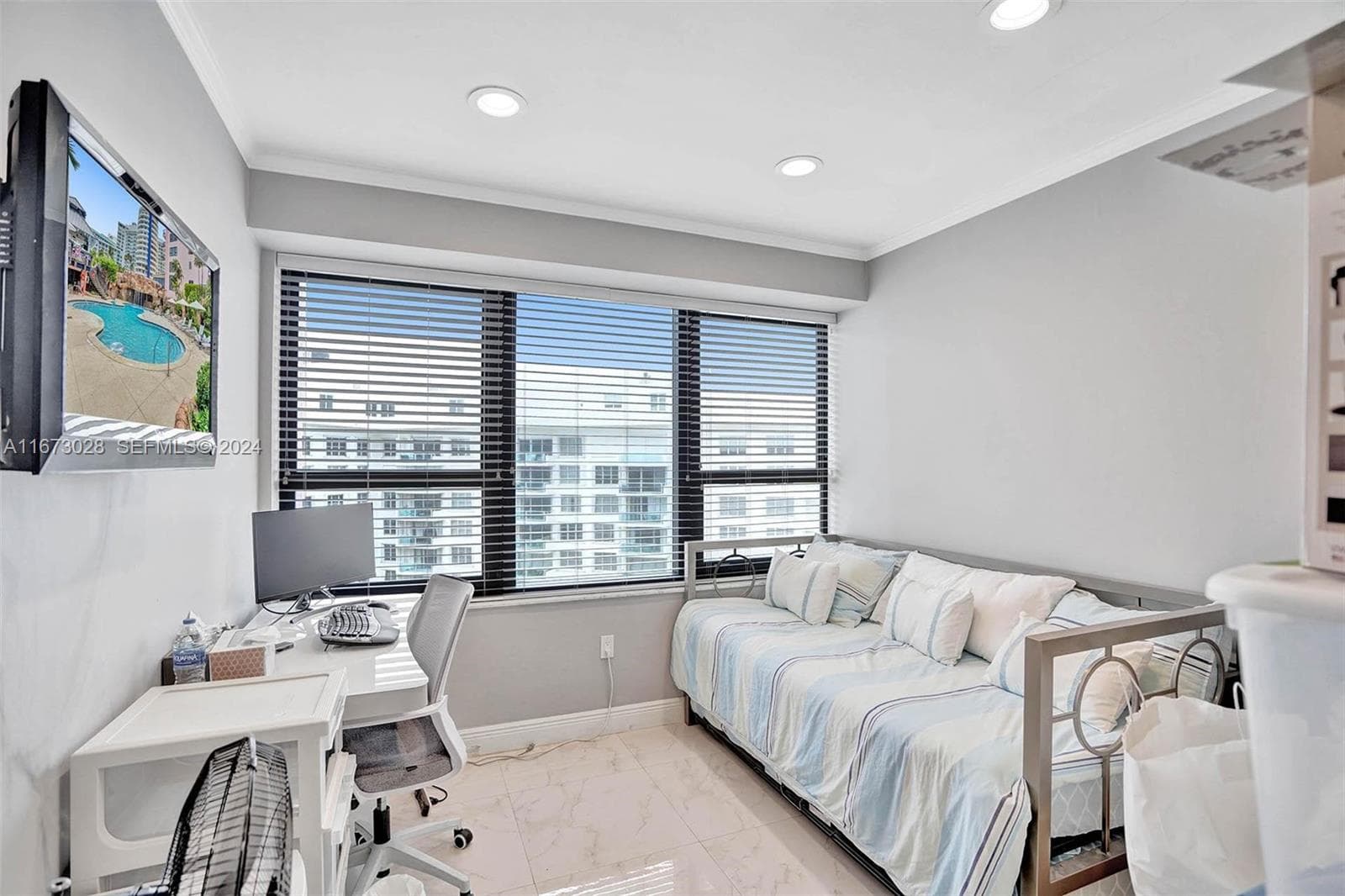 A11673028 — Miami Beach — 26