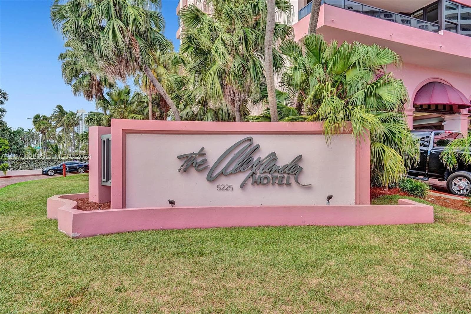 A11673028 — Miami Beach — 48