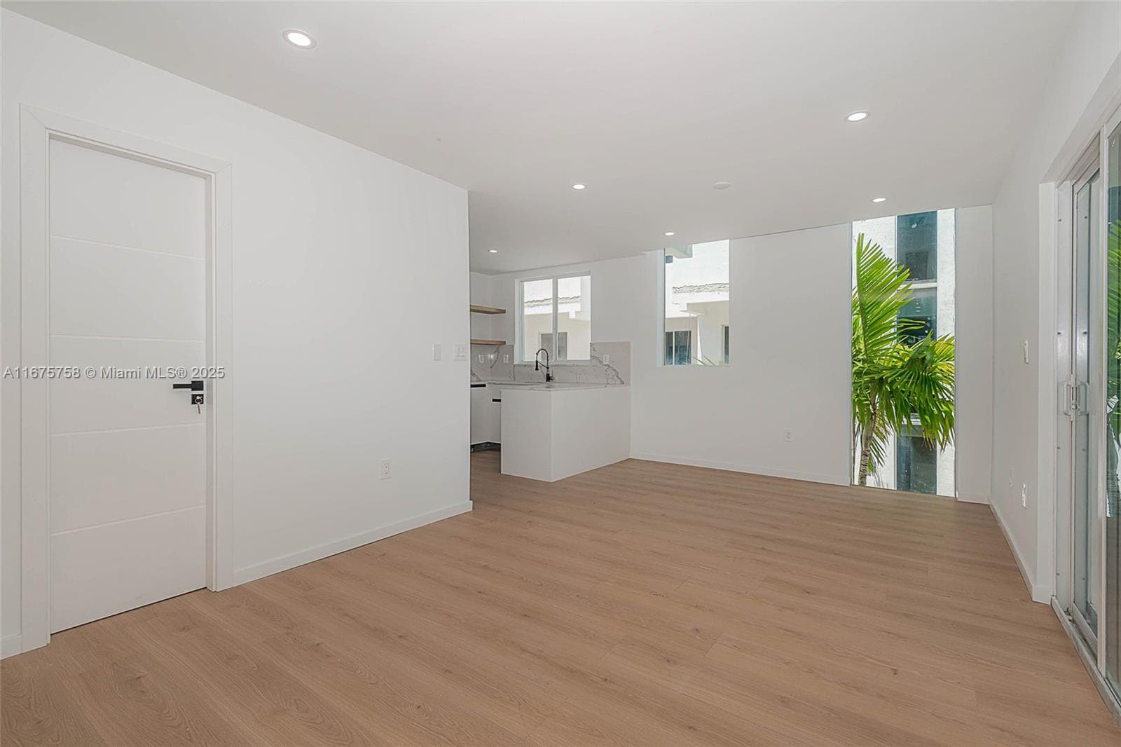 A11675758 — Miami Beach — 13