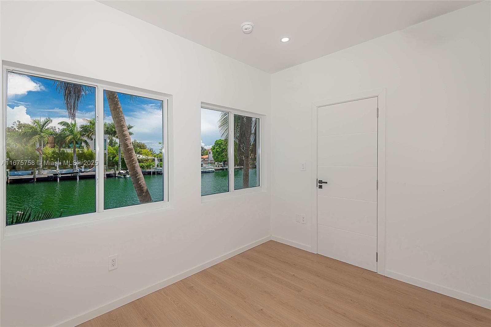 A11675758 — Miami Beach — 16