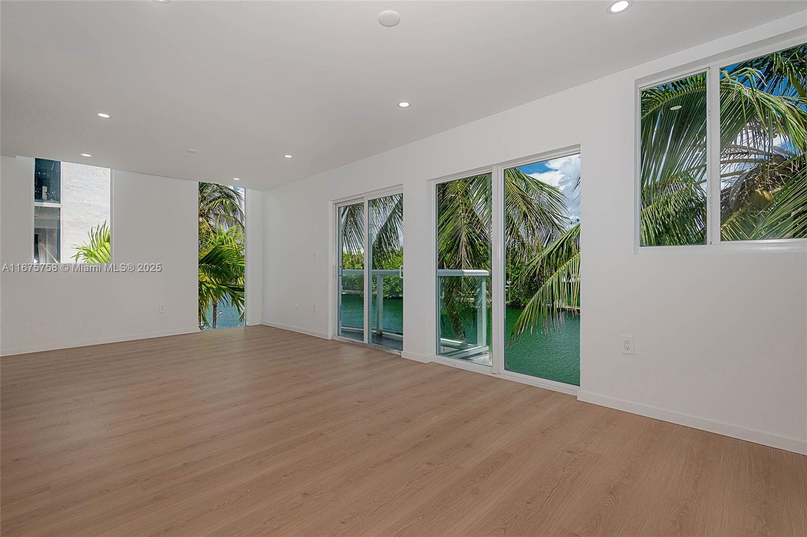 A11675758 — Miami Beach — 12