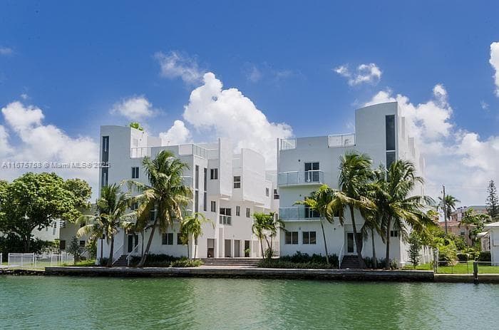 A11675758 — Miami Beach