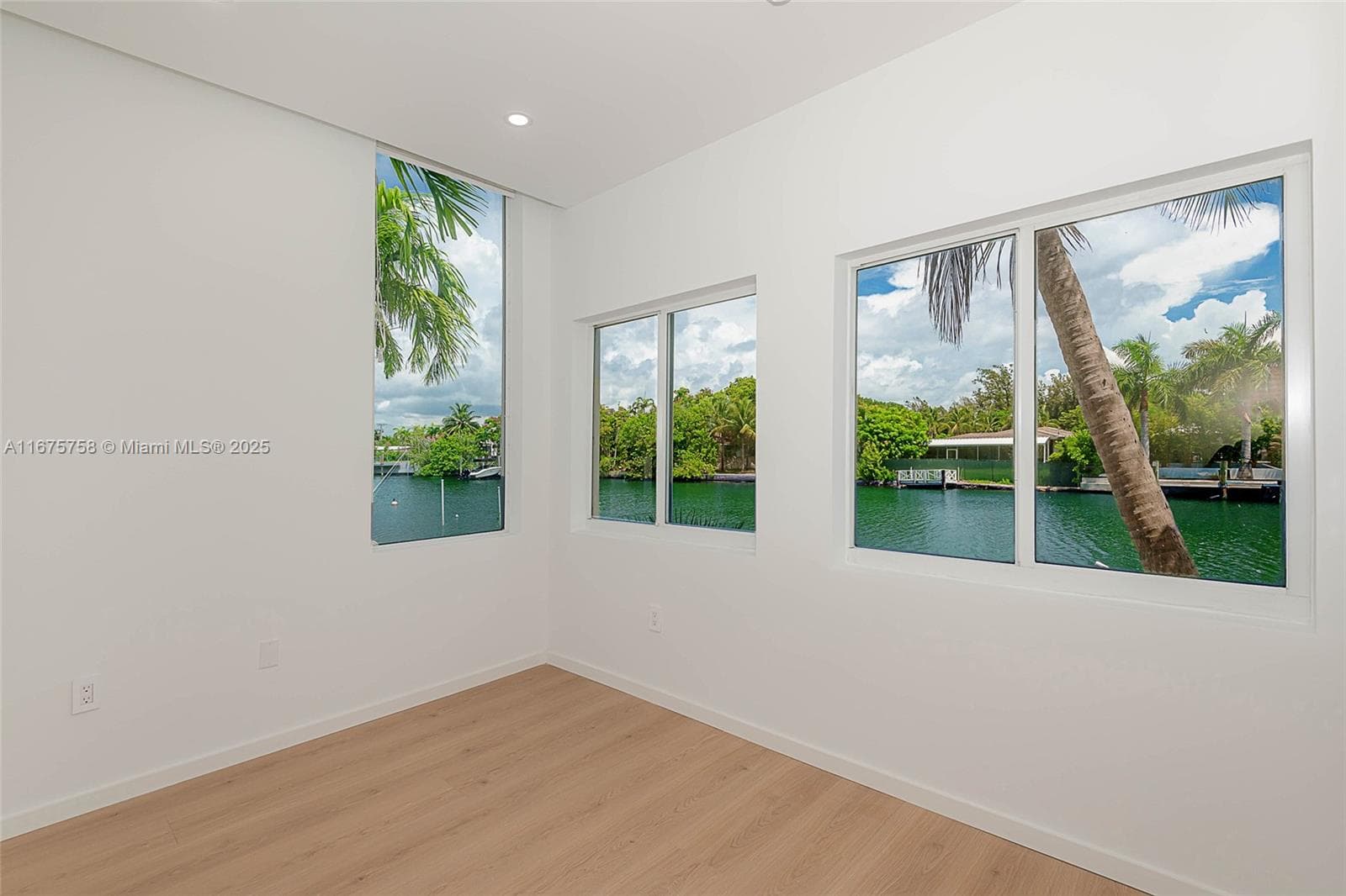 A11675758 — Miami Beach — 15