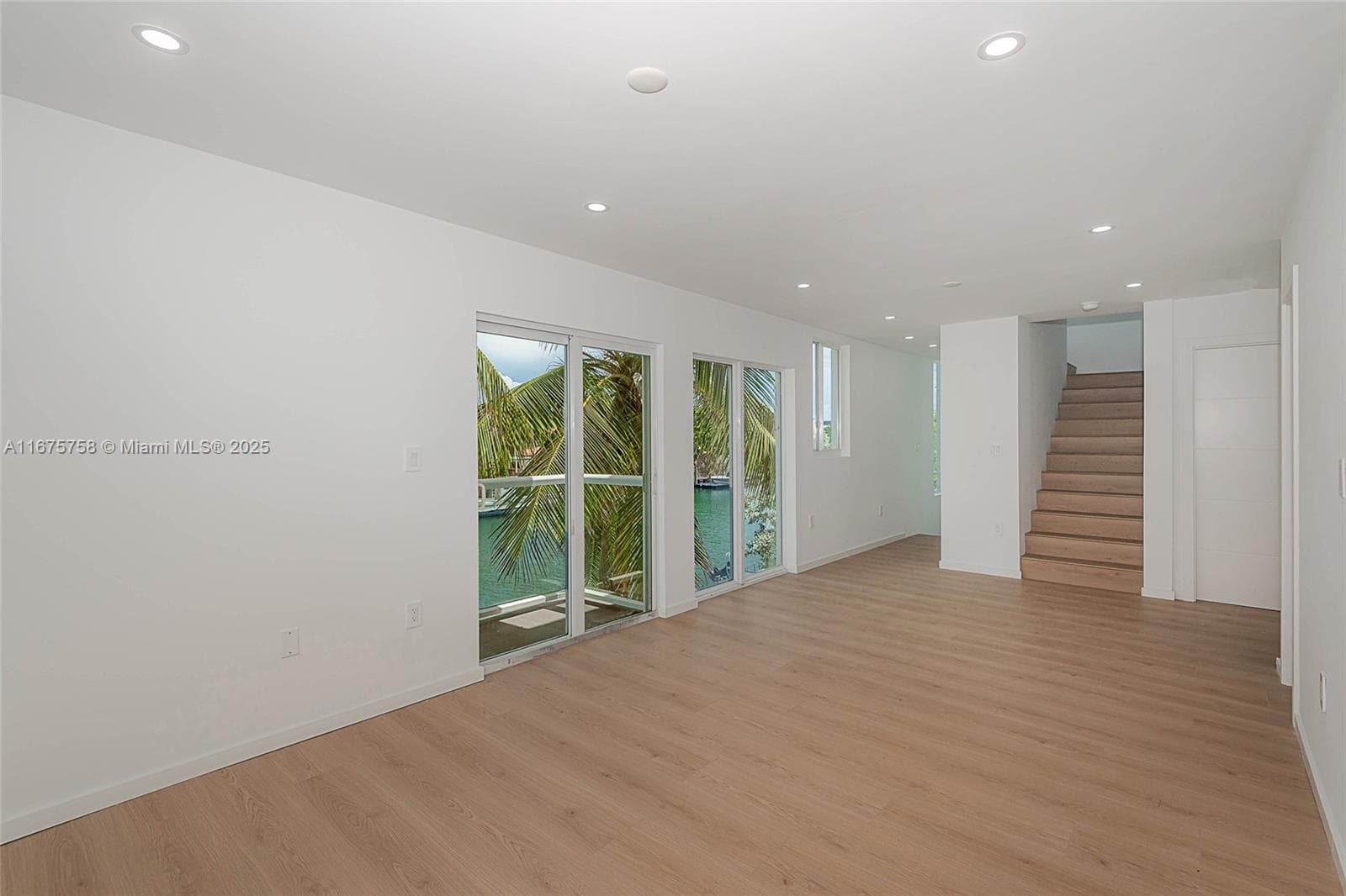 A11675758 — Miami Beach — 11