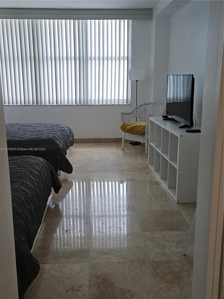 A11679000 — Miami Beach — 15