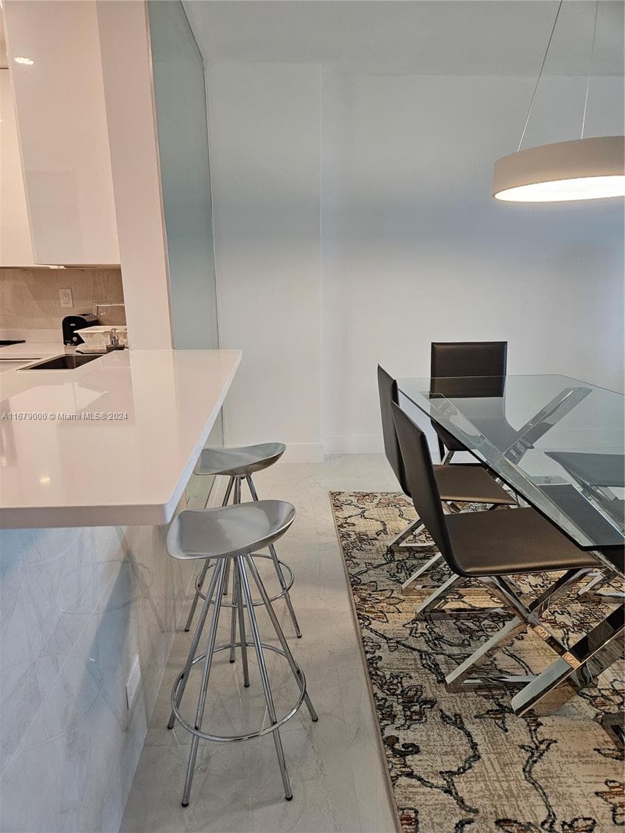 A11679000 — Miami Beach — 8