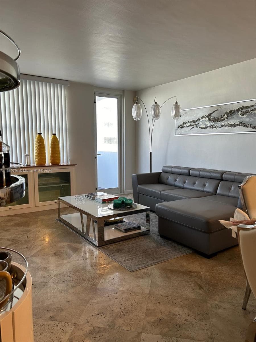 A11680791 — Miami Beach — 2