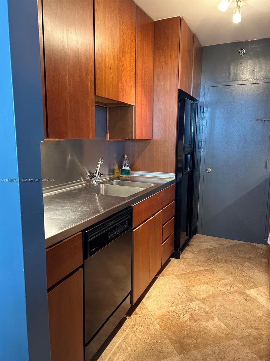 A11680791 — Miami Beach — 22