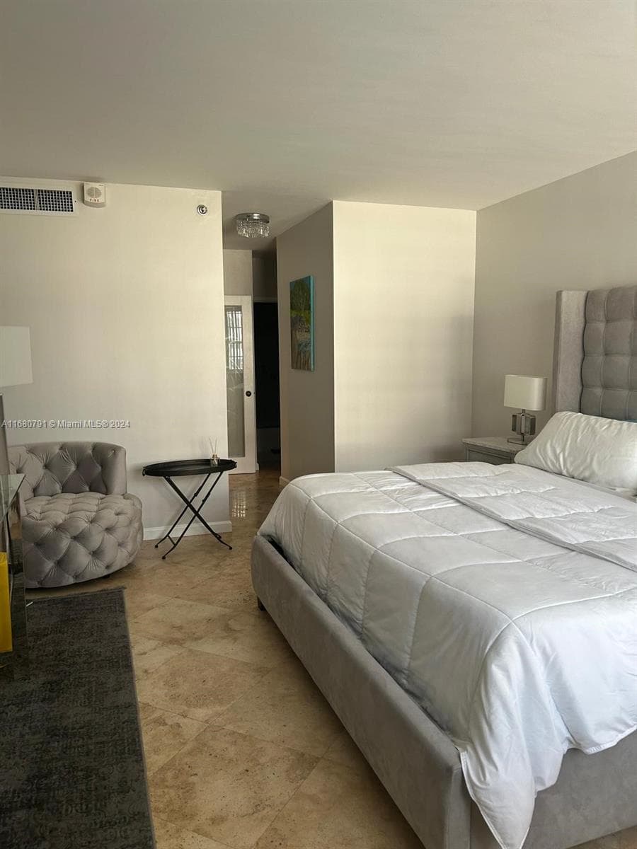 A11680791 — Miami Beach — 20