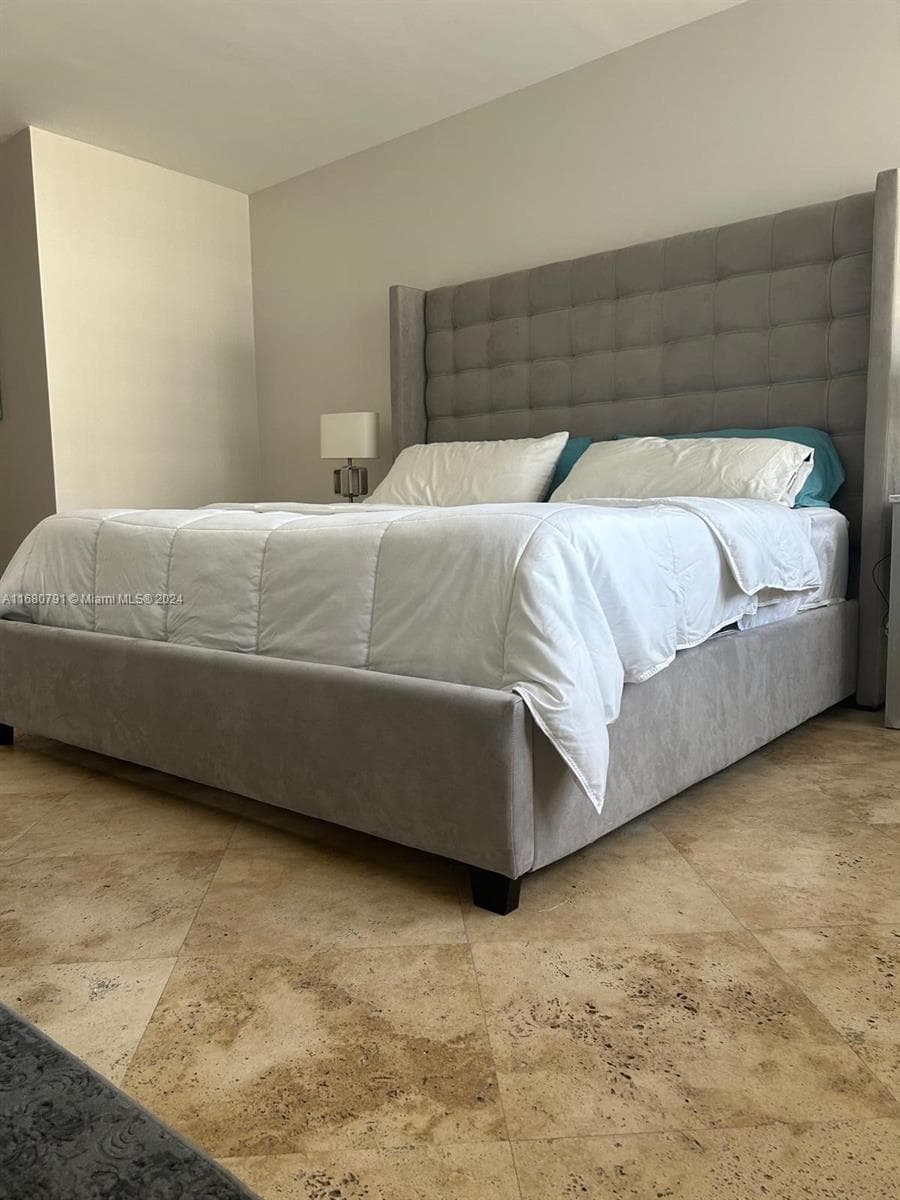A11680791 — Miami Beach — 18