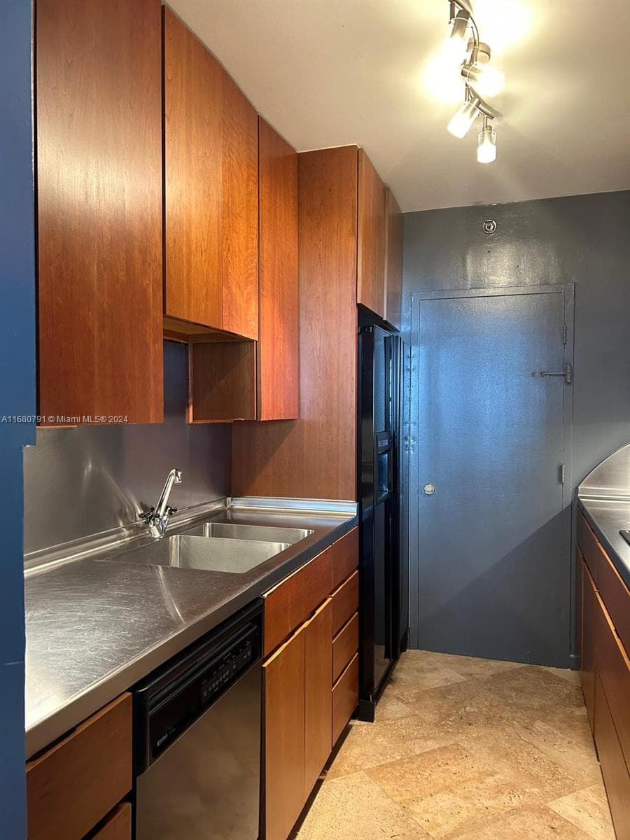 A11680791 — Miami Beach — 25