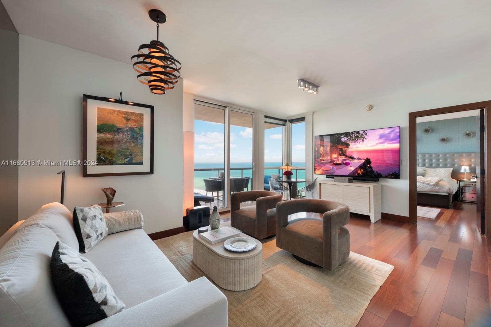 A11680913 — Miami Beach