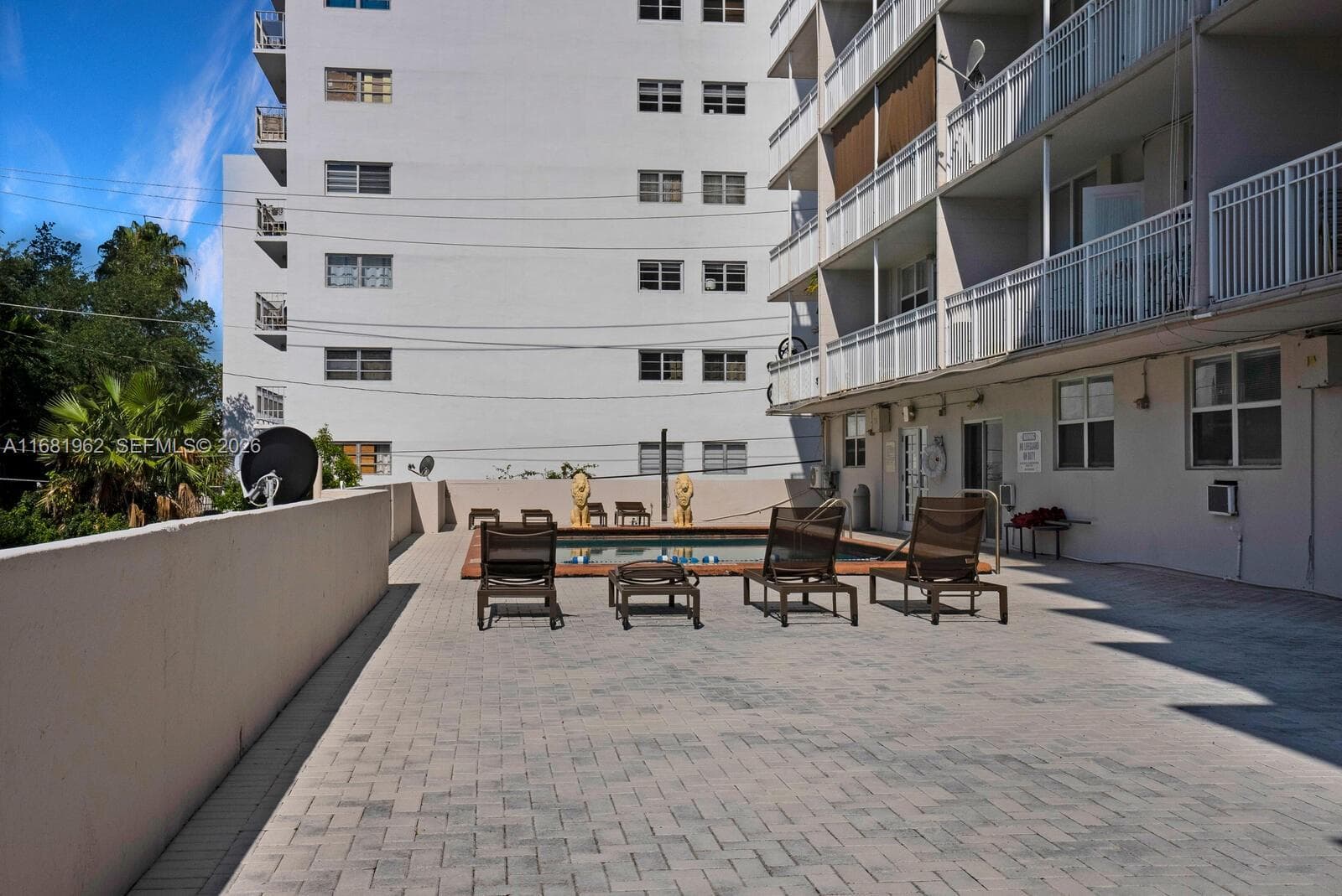 A11681962 — Miami Beach — 24