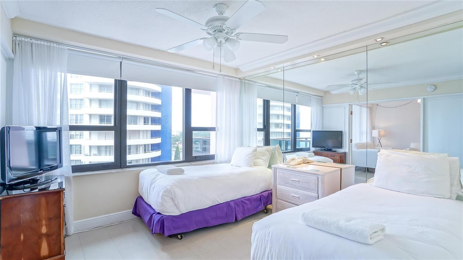 F10468514 — Miami Beach — 12