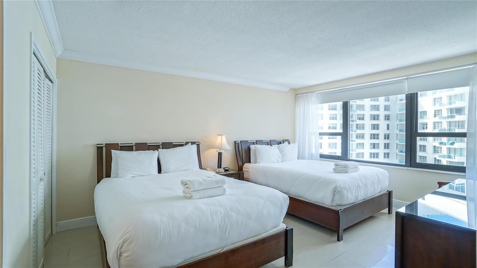 F10468514 — Miami Beach — 4