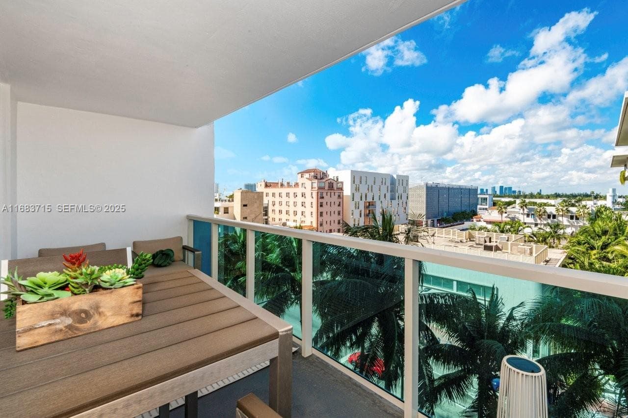 A11683715 — Miami Beach — 27