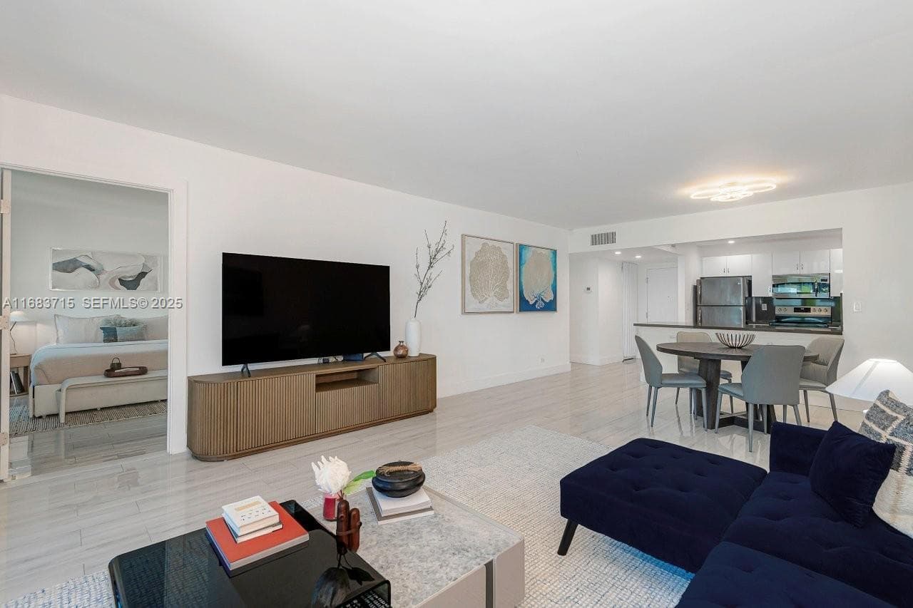A11683715 — Miami Beach — 6