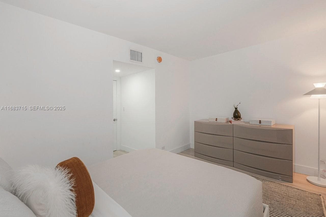 A11683715 — Miami Beach — 22