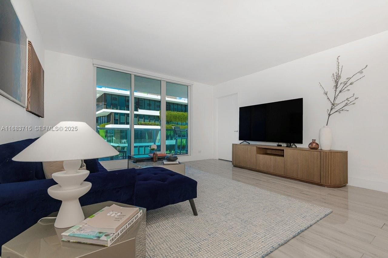 A11683715 — Miami Beach — 3